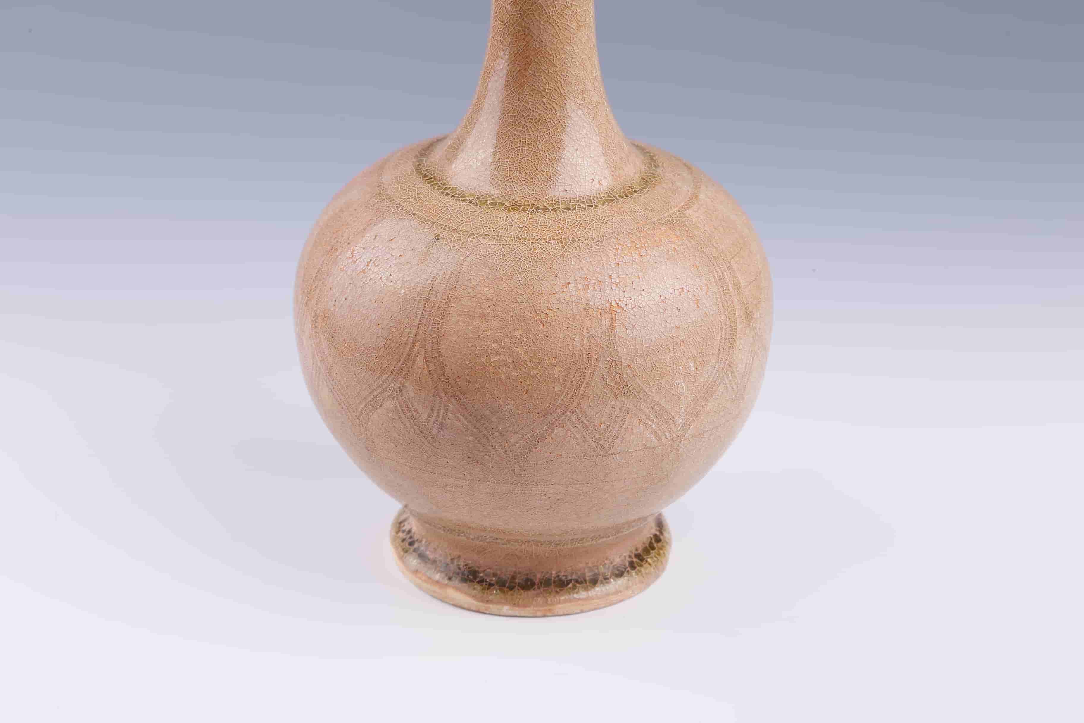 青黄釉莲瓣瓶 (2).jpg