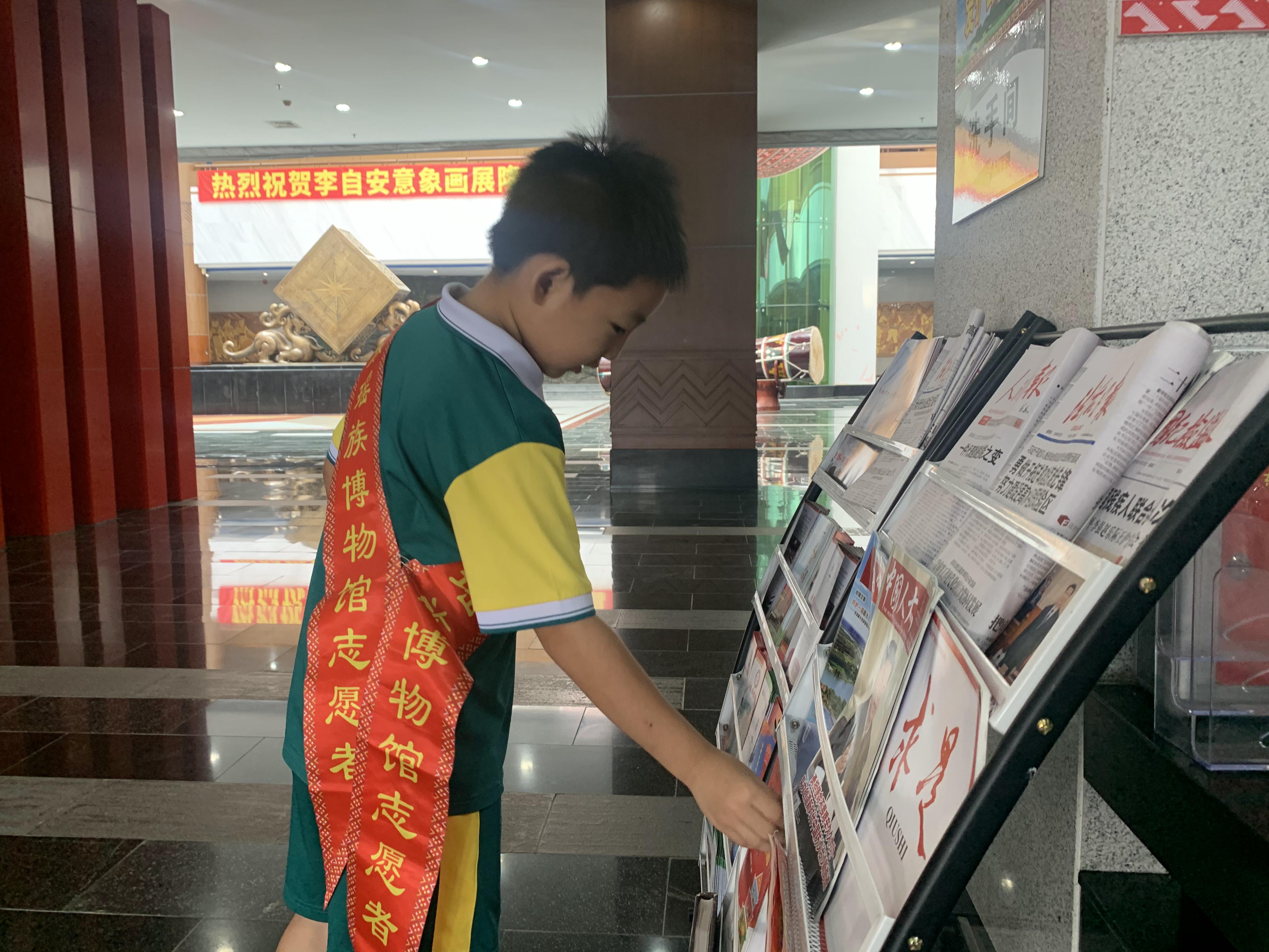 整理报刊.JPG